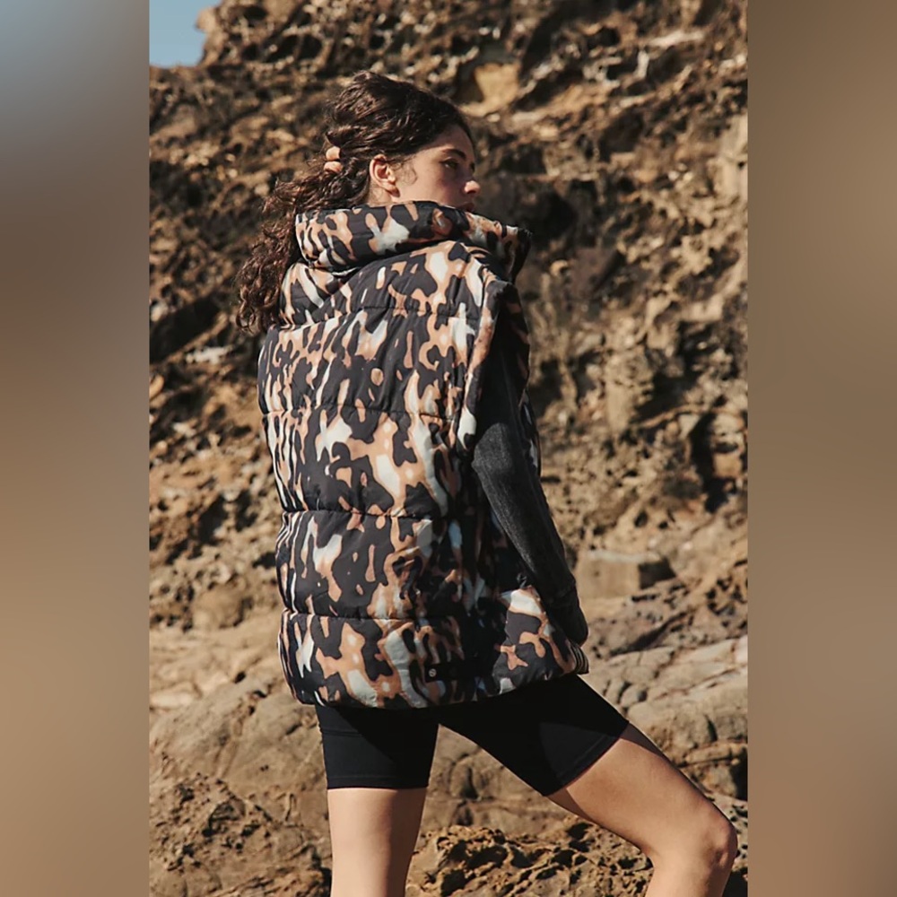 Free People Movement In A Bubble Printed Puffer Vest Tortoiseshell NWT - Picture 2 of 9